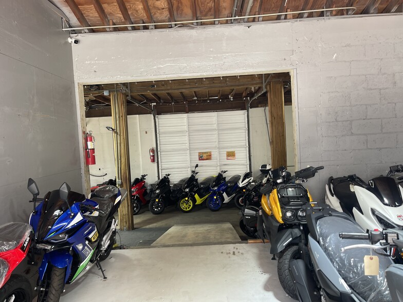 More Photos Of 1110 2nd Ave S, Lake Worth Warehouse For Lease