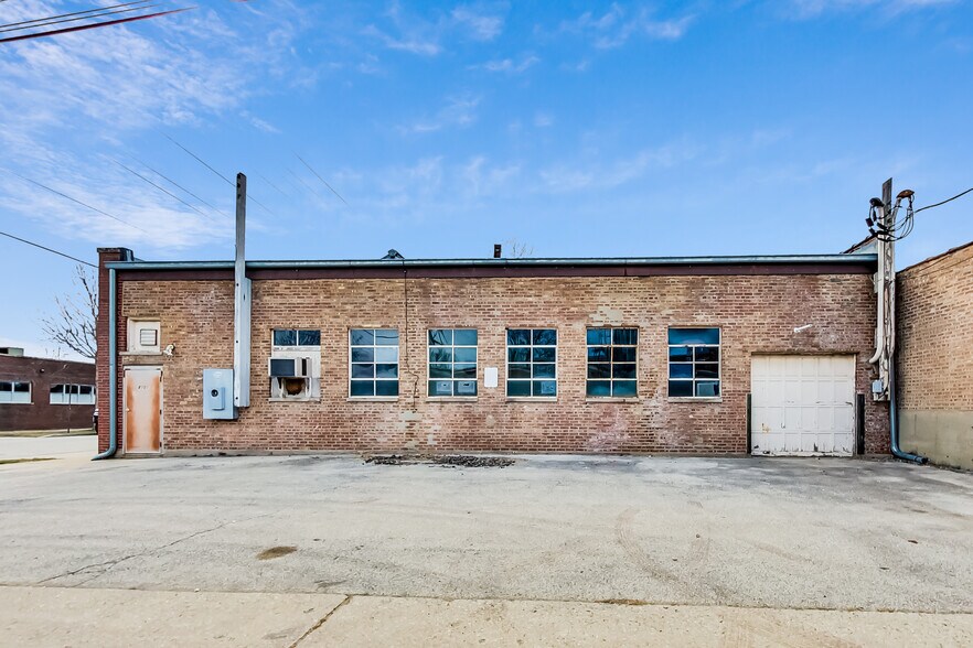 More Photos Of 8101 Ridgeway Ave, Skokie Warehouse For Sale