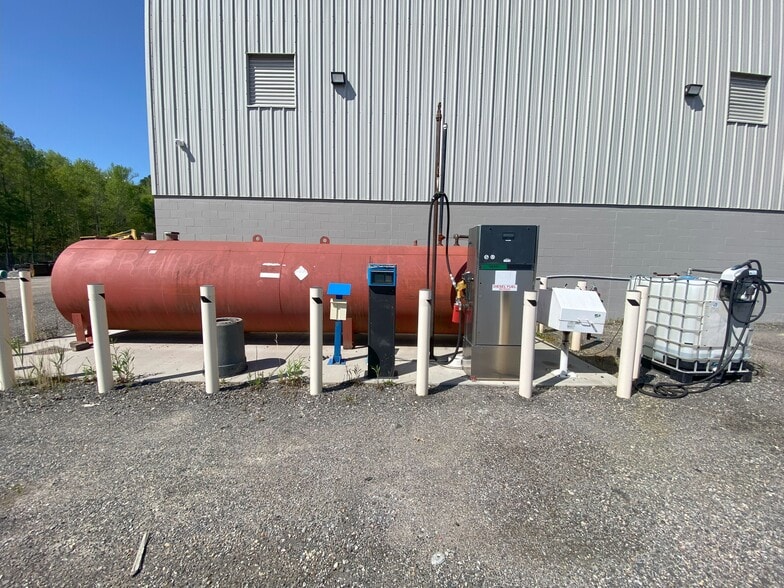 More Photos Of 961 Michael Dr, Chesapeake Warehouse For Lease