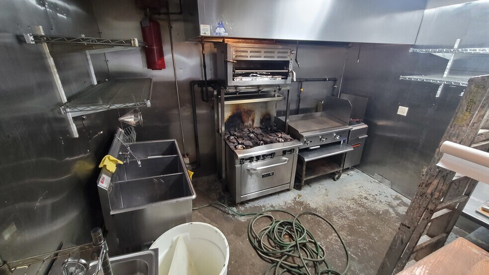 More Photos Of 7 Rochester Ave, Brooklyn General Retail For Sale