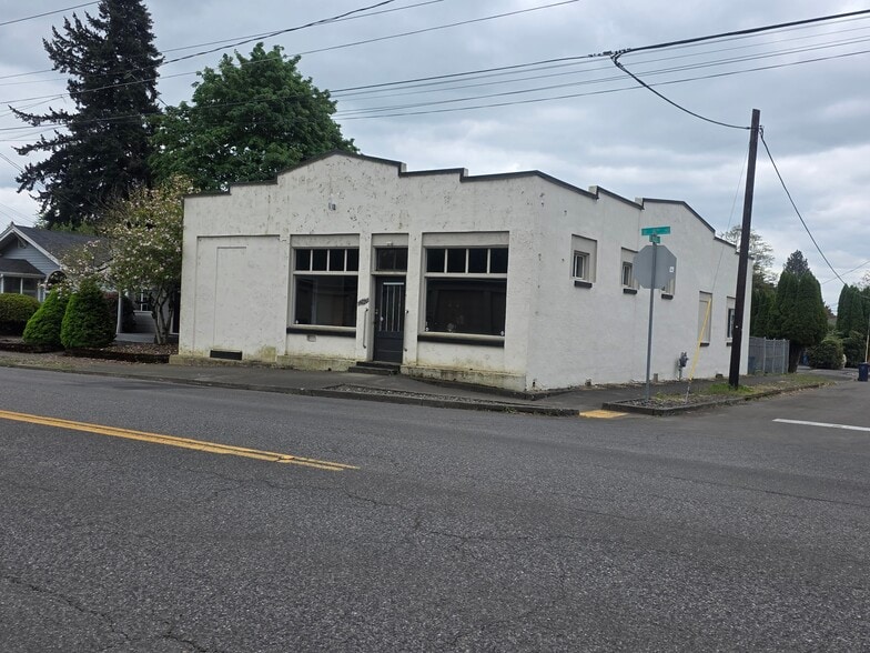 Primary Photo Of 1902 SE Sixth Ave, Camas Freestanding For Sale