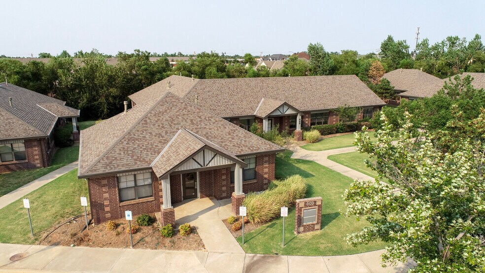 More Photos Of 416 W 15th St, Edmond Unknown For Lease