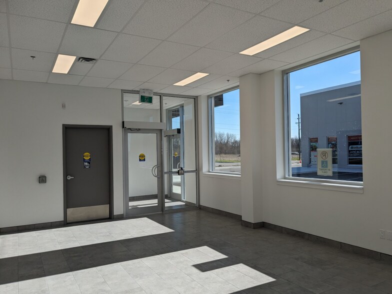 More Photos Of 241 King St, Barrie Industrial For Lease
