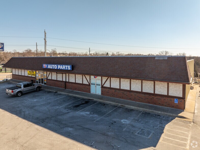 Primary Photo Of 10801 Blondo St, Omaha General Retail For Lease