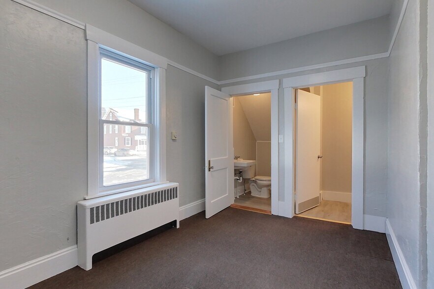 More Photos Of 7 Elm St, Townsend Office For Lease