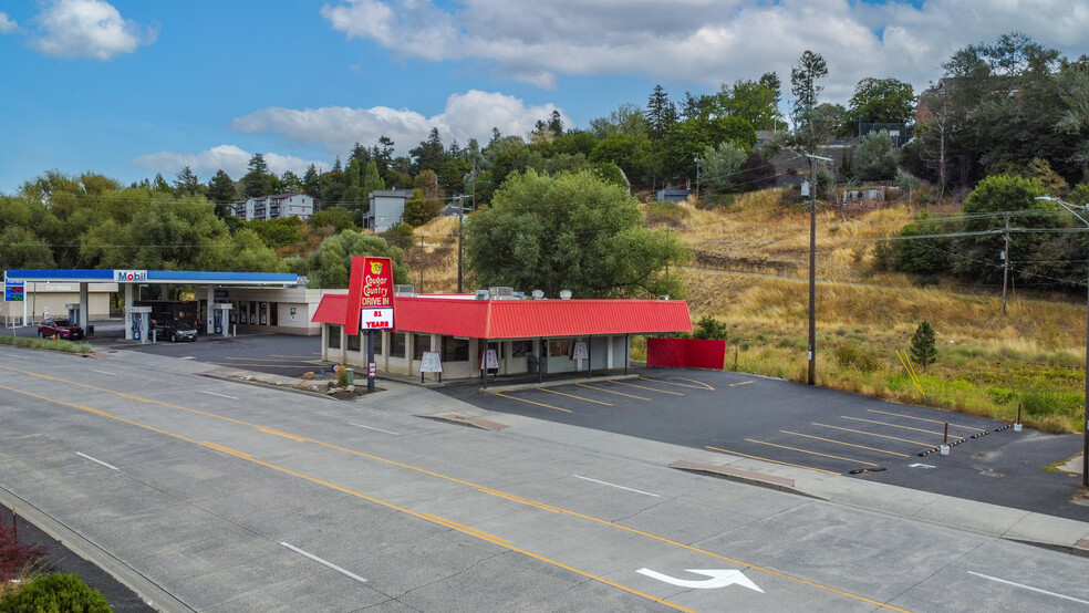 Primary Photo Of 760 N Grand Ave, Pullman Restaurant For Sale