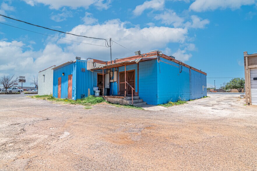 More Photos Of 2411 W Wall St, Midland Restaurant For Sale