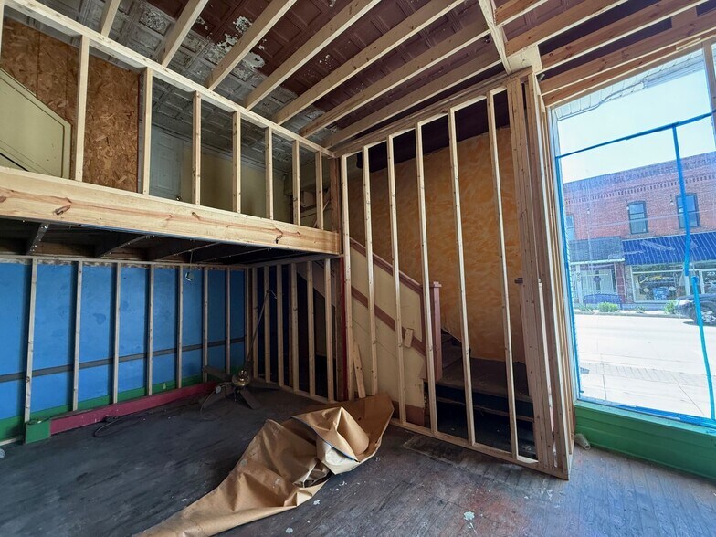 More Photos Of 235 S Cedar Ave, South Pittsburg Flex For Sale