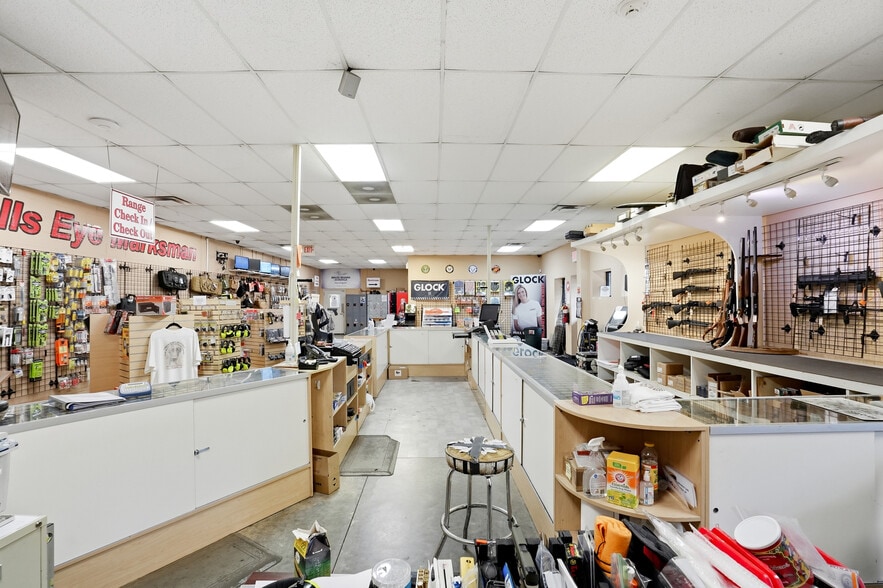 More Photos Of 6190 Parkway North Dr, Cumming Light Distribution For Sale