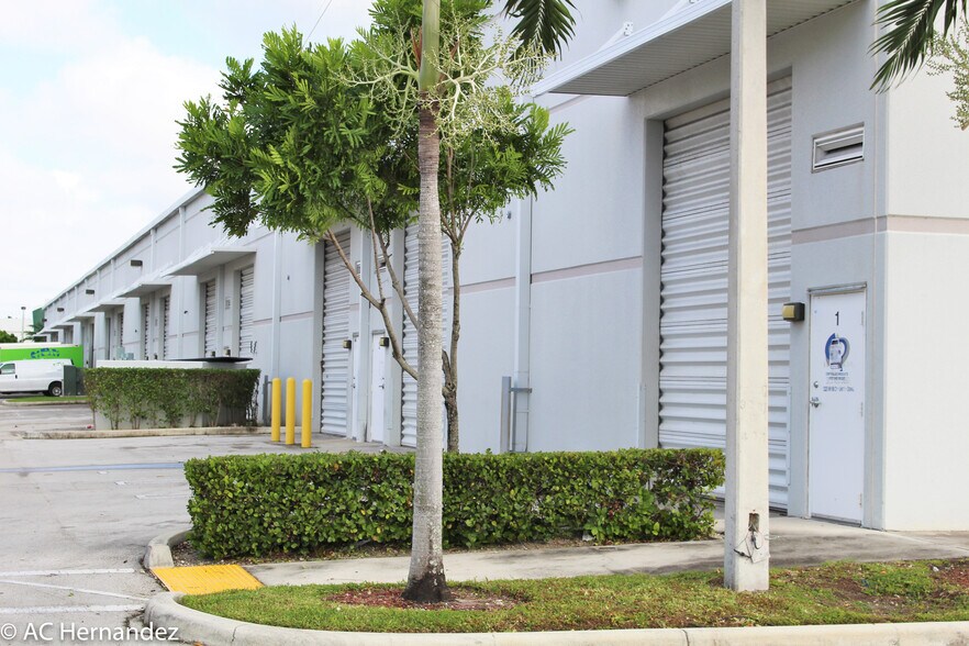 More Photos Of 1325 NW 98th Ct, Doral Warehouse For Lease