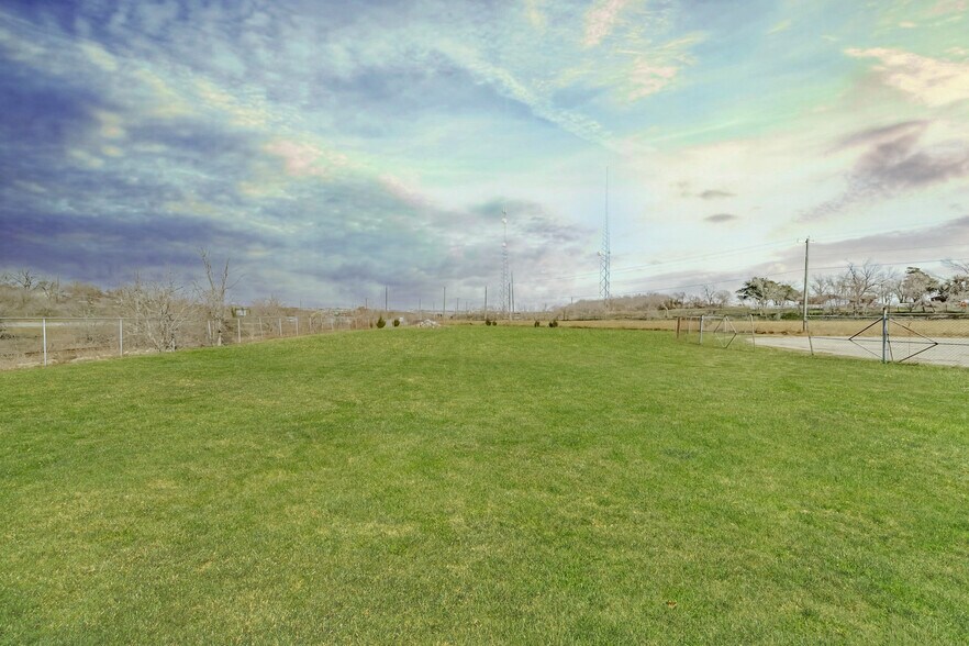More Photos Of 1801 Industrial Dr, Taylor Land For Lease