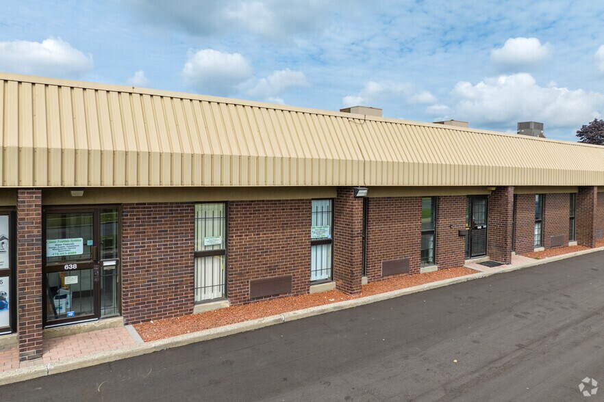 More Photos Of 640 Petrolia Rd, Toronto Industrial For Lease