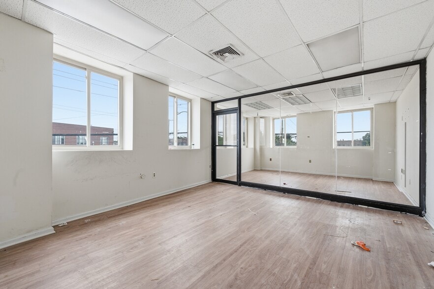More Photos Of 3800 E Tremont Ave, Bronx Storefront Retail Office For Lease