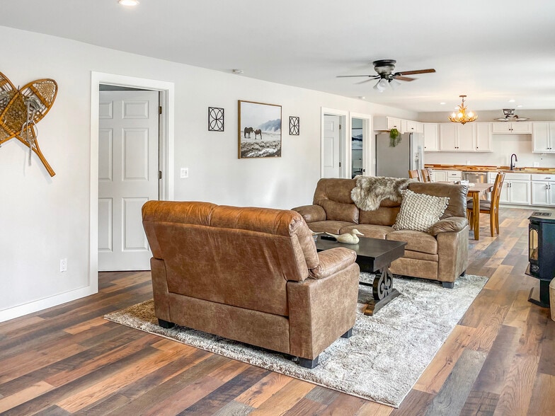 More Photos Of 38780 Longmere Way, Soldotna Hospitality For Sale