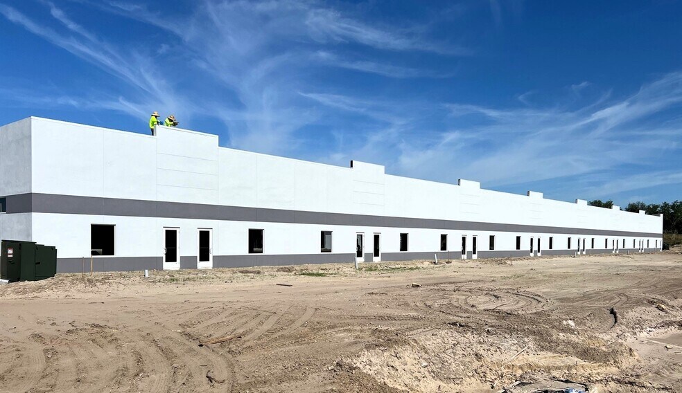 More Photos Of 16103 Lee Rd, Fort Myers Light Manufacturing For Lease