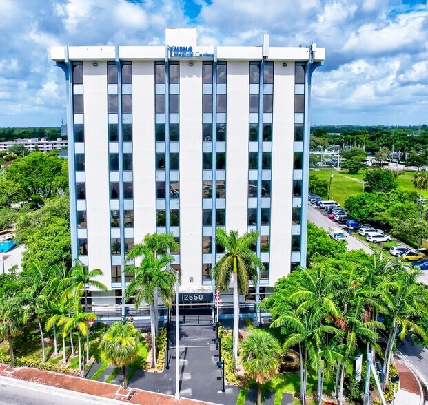 More Photos Of 12550 Biscayne Blvd, North Miami Medical For Lease