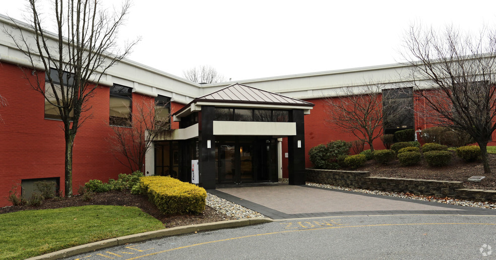 Primary Photo Of 85 Chestnut Ridge Rd, Montvale Office For Lease