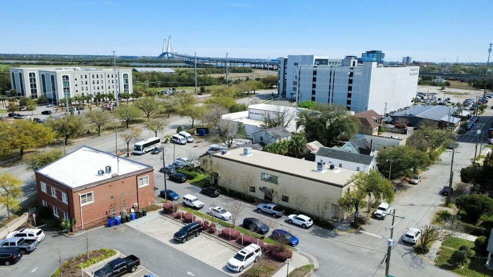 More Photos Of 11 Isabella St, Charleston Flex For Lease