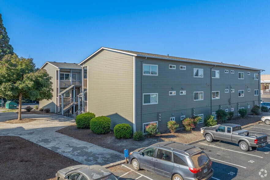 More Photos Of 2520 Hyacinth St NE, Salem Apartments For Sale