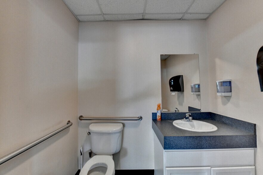 More Photos Of 4325 Creek Park Dr, Suwanee Light Distribution For Sale