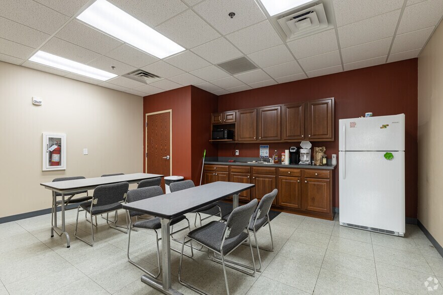 More Photos Of 119 Fairfield Ave, Bellevue Office For Lease
