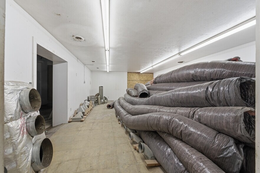 More Photos Of 1117 Willow Dr, Waynesburg Warehouse For Sale