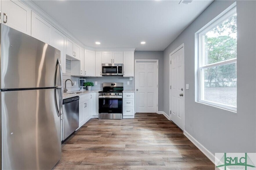 More Photos Of 504 E Montgomery Xrd, Savannah Office Residential For Sale