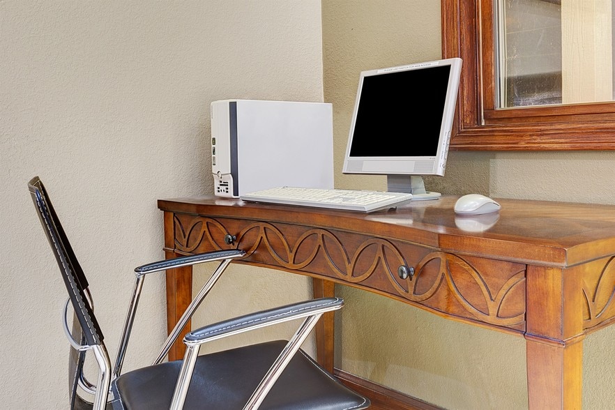 More Photos Of 2216 N Dodge St, Iowa City Hotel For Sale