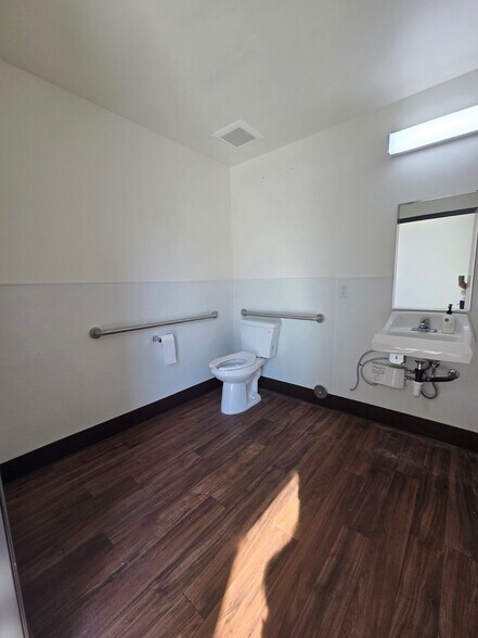 More Photos Of 8840 N Magnolia Ave, Santee Freestanding For Lease