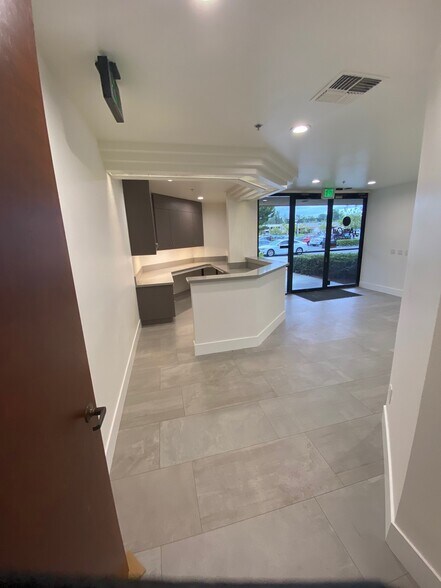 More Photos Of 23293 S Pointe Dr, Laguna Hills Medical For Lease
