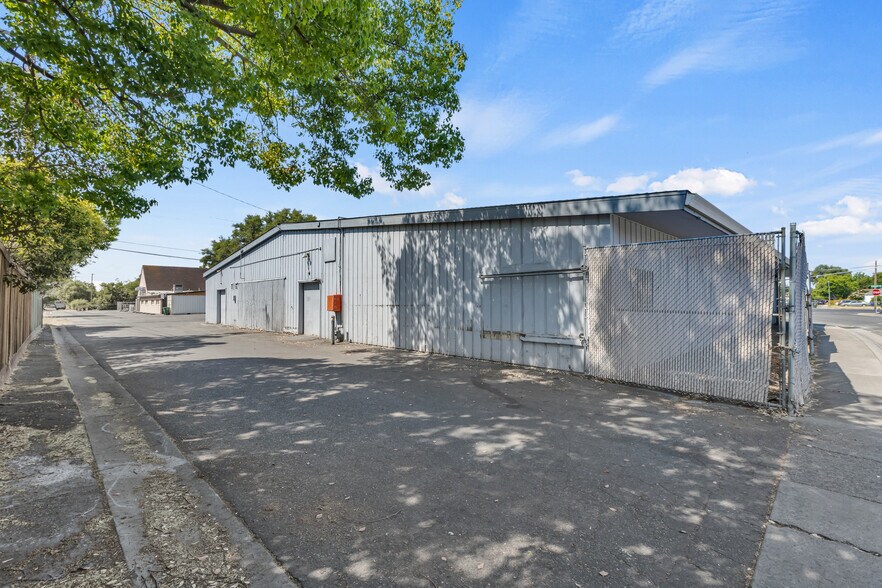 More Photos Of 5303 Freeport Blvd, Sacramento Storefront For Lease