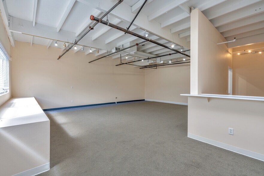 More Photos Of 74 Digital Dr, Novato Warehouse For Sale