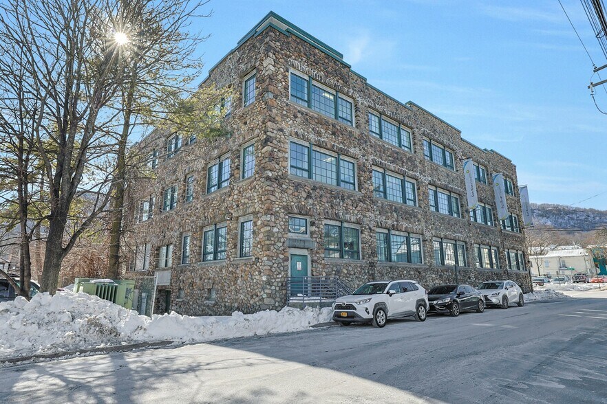 More Photos Of 31 W Broad St, Haverstraw Office For Lease