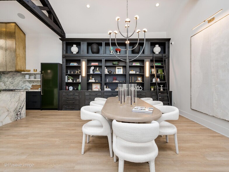 More Photos Of 2733 N Pulaski Rd, Chicago Showroom For Sale