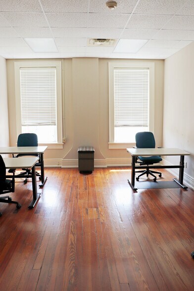 More Photos Of 1044-1090 Washington Ave, Macon-Bibb Office For Lease