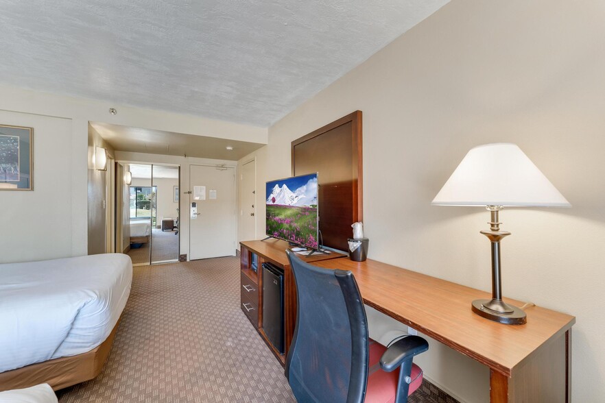 More Photos Of 1450 S Auto Mall Dr, St George Hotel For Sale