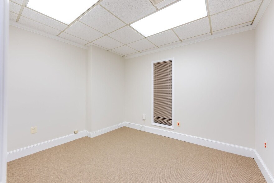 More Photos Of 8303 Arlington Blvd, Fairfax Medical For Sale