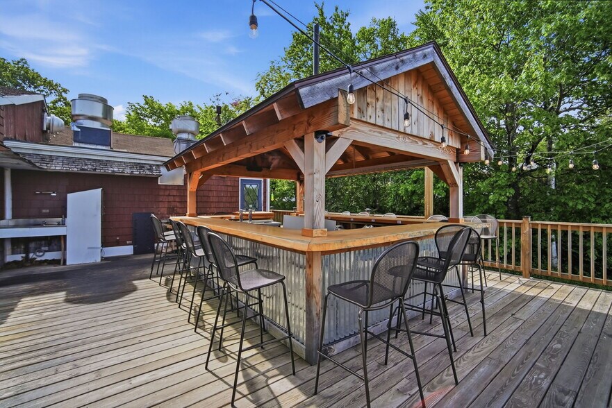 More Photos Of 100 Mountain Rd, Easthampton Restaurant For Sale