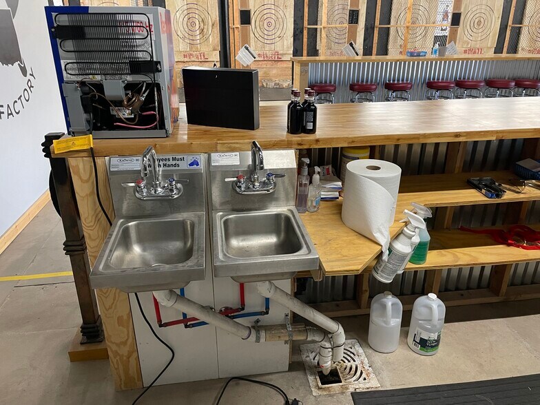 More Photos Of 938 N Flood Ave, Norman General Retail For Sale