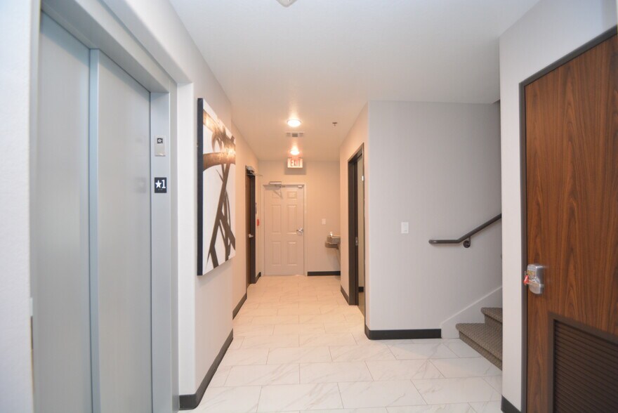 More Photos Of 6542 Greatwood Pky, Sugar Land Medical For Sale