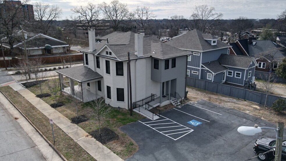 More Photos Of 700 Arlington Ave, Greenville Office For Sale