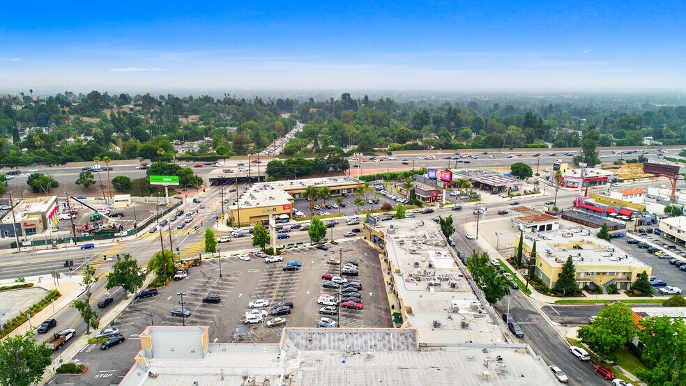 More Photos Of 20040-20060 Ventura Blvd, Woodland Hills Freestanding For Lease