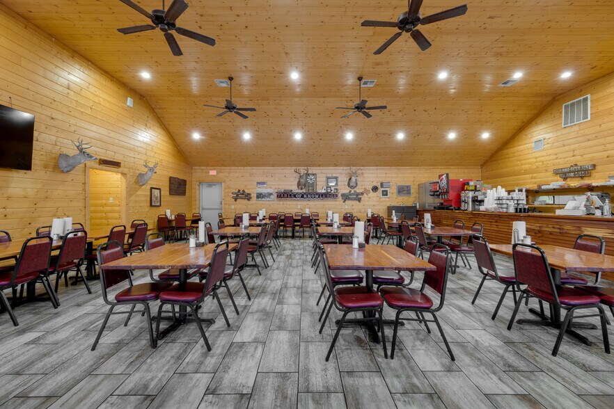 More Photos Of 17589 TX-19 Hwy, Montalba General Retail For Sale