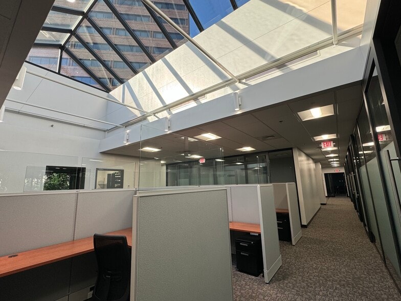 More Photos Of 1441 Main St, Springfield Office For Lease
