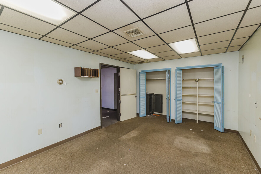 More Photos Of 1560 S Topeka St, Wichita Lodge Meeting Hall For Sale