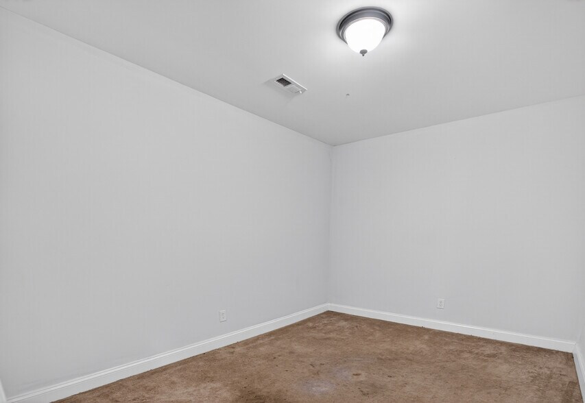 More Photos Of 168 Faulconerville Dr, Amherst Flex For Sale