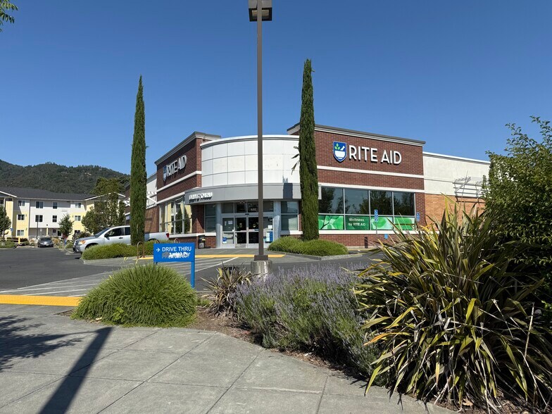 More Photos Of 680 S State St, Ukiah Drugstore For Lease