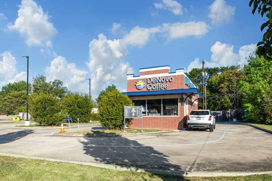 More Photos Of 520 W Main St, Tomball Freestanding For Sale