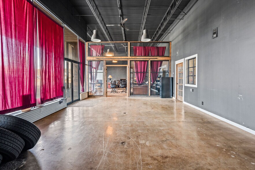 More Photos Of 1111-1115 Donelson Ave, Old Hickory Showroom For Lease