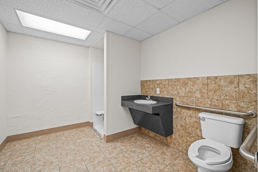 More Photos Of 1120 W Loop 289, Lubbock Medical For Lease
